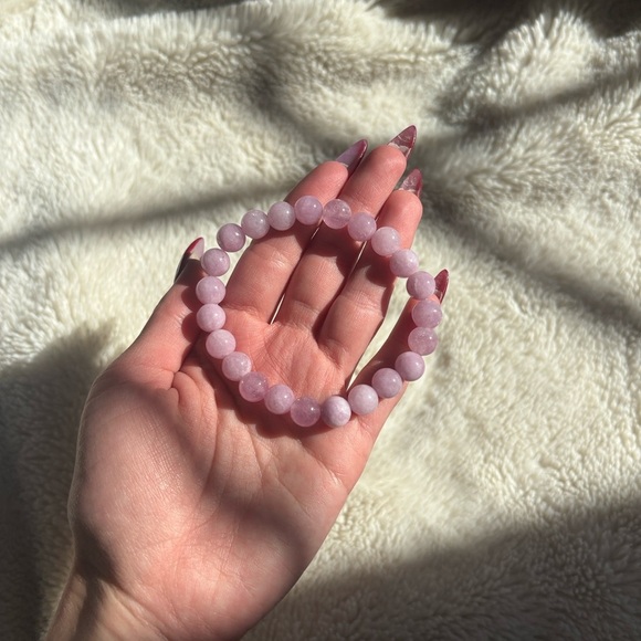 Kunzite Crystal Bracelet – 8mm Beads | 7.5” | Healing Energy | Soft Purple Glow - Picture 3 of 6